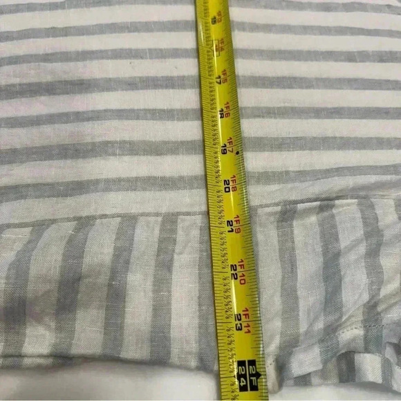 Christian Siriano women’s LINEN white & gray striped top button front size XL - Picture 6 of 9